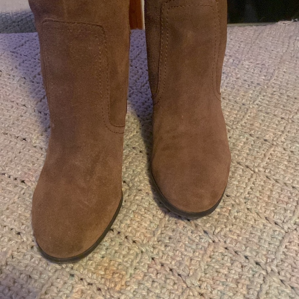 🦊 👢Tall lace brown suede with buckle. EUC. All heights pictured. 3 inch heel. - Picture 7 of 16